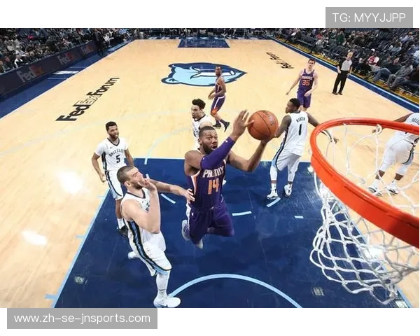 火箭队门罗是哪年加入的，他在中锋位置表现如何