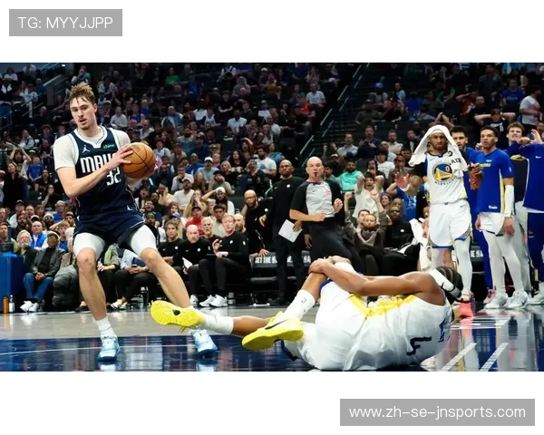 穆迪膝盖重伤被抬出场侠记透露X光室最新情况全场球迷起立致敬 穆迪膝盖重伤被抬出场侠记透露X光室最新情况全场球迷起立致敬